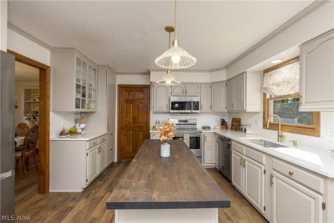 6425 Harborview Avenue NW Canton OH 44718