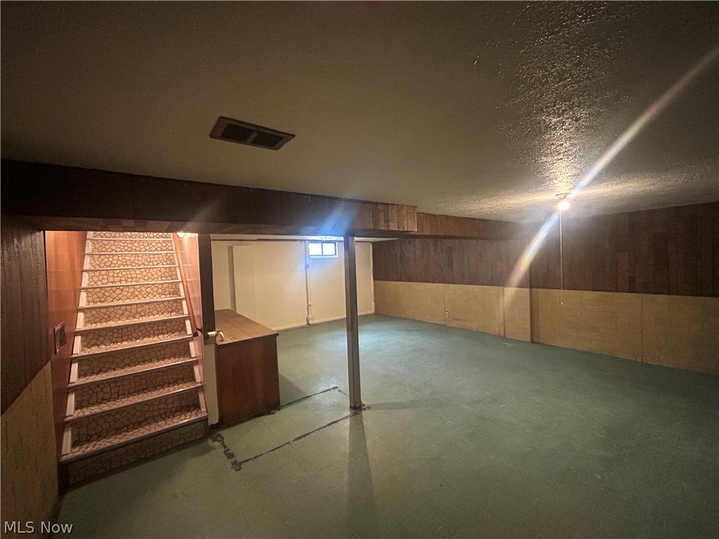 501 Edison Street Struthers OH 44471