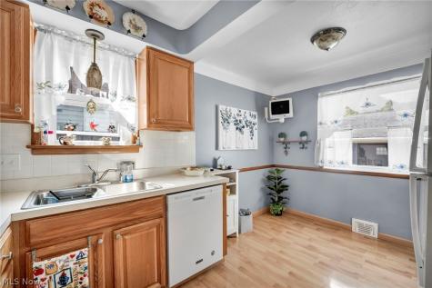 6621 Indiana Avenue Mayfield Heights OH 44124