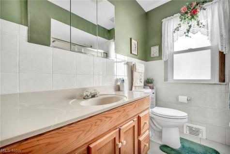 6621 Indiana Avenue Mayfield Heights OH 44124