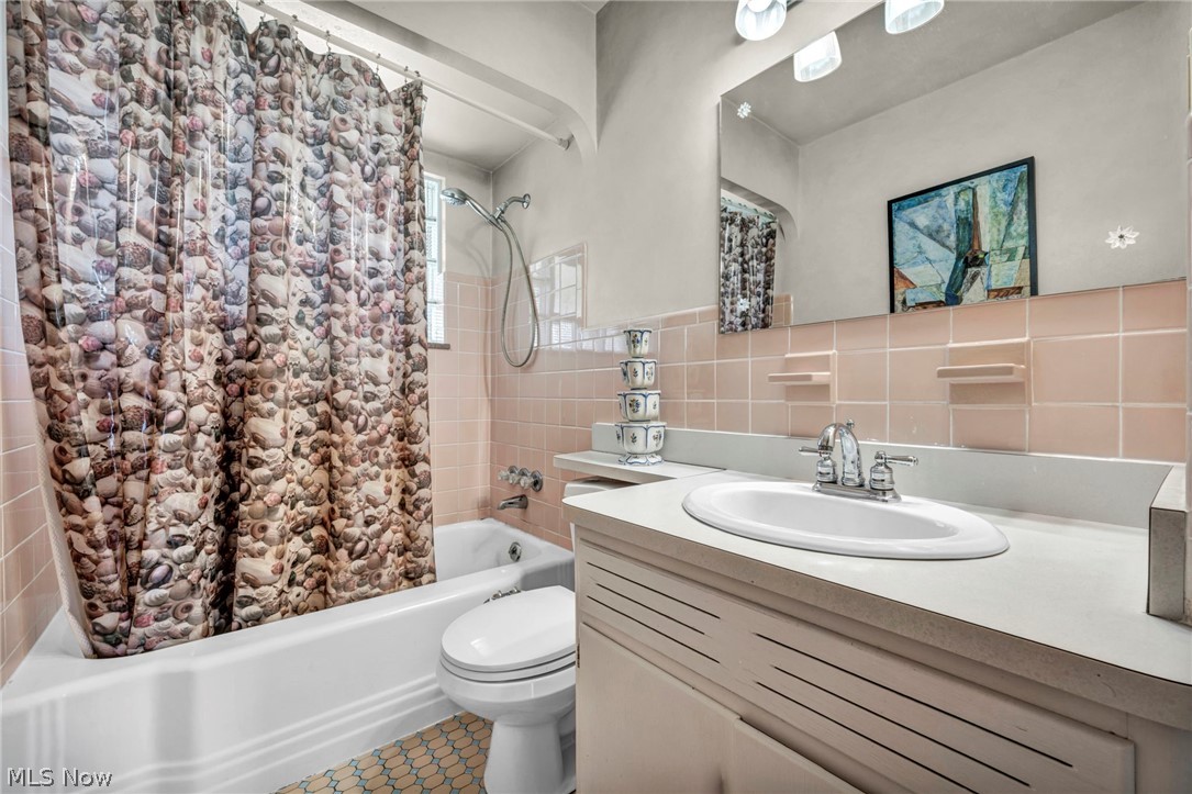 4497 W Ranchview Avenue North Olmsted OH 44070