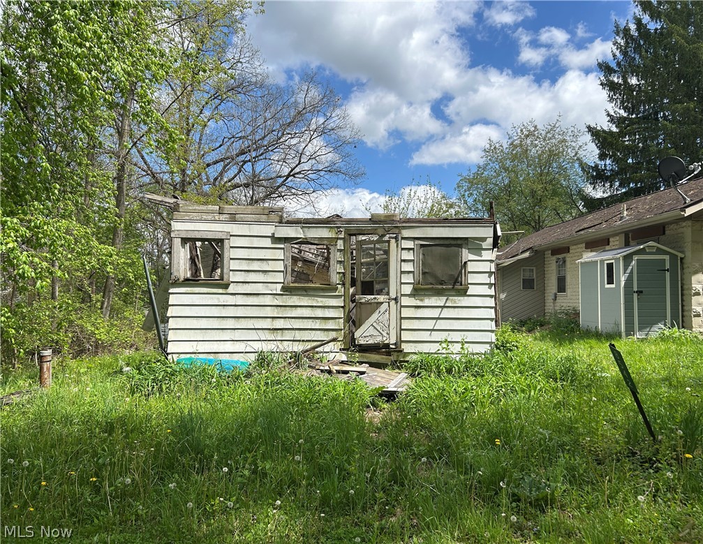 8542 Township Road 1060 Lakeville OH 44638
