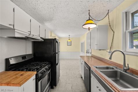 1563 Stine Road Peninsula OH 44264