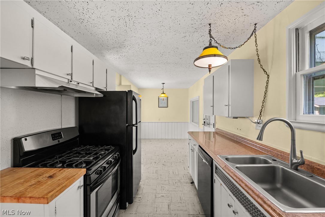 1563 Stine Road Peninsula OH 44264
