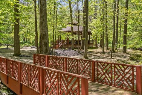 805 Cascades Drive Aurora OH 44202