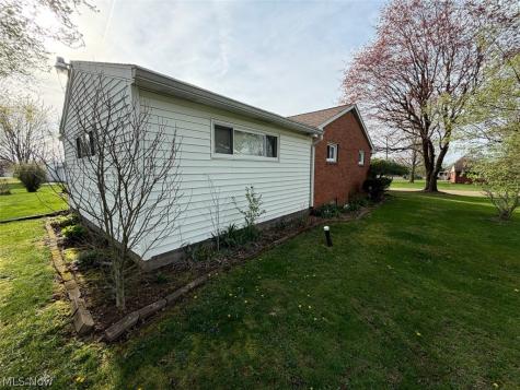 239 Fairview Street Louisville OH 44641