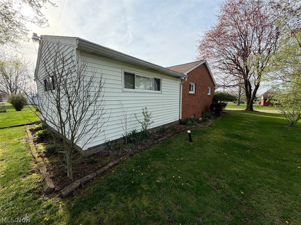 239 Fairview Street Louisville OH 44641