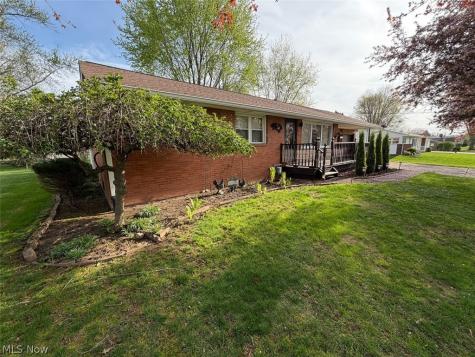 239 Fairview Street Louisville OH 44641