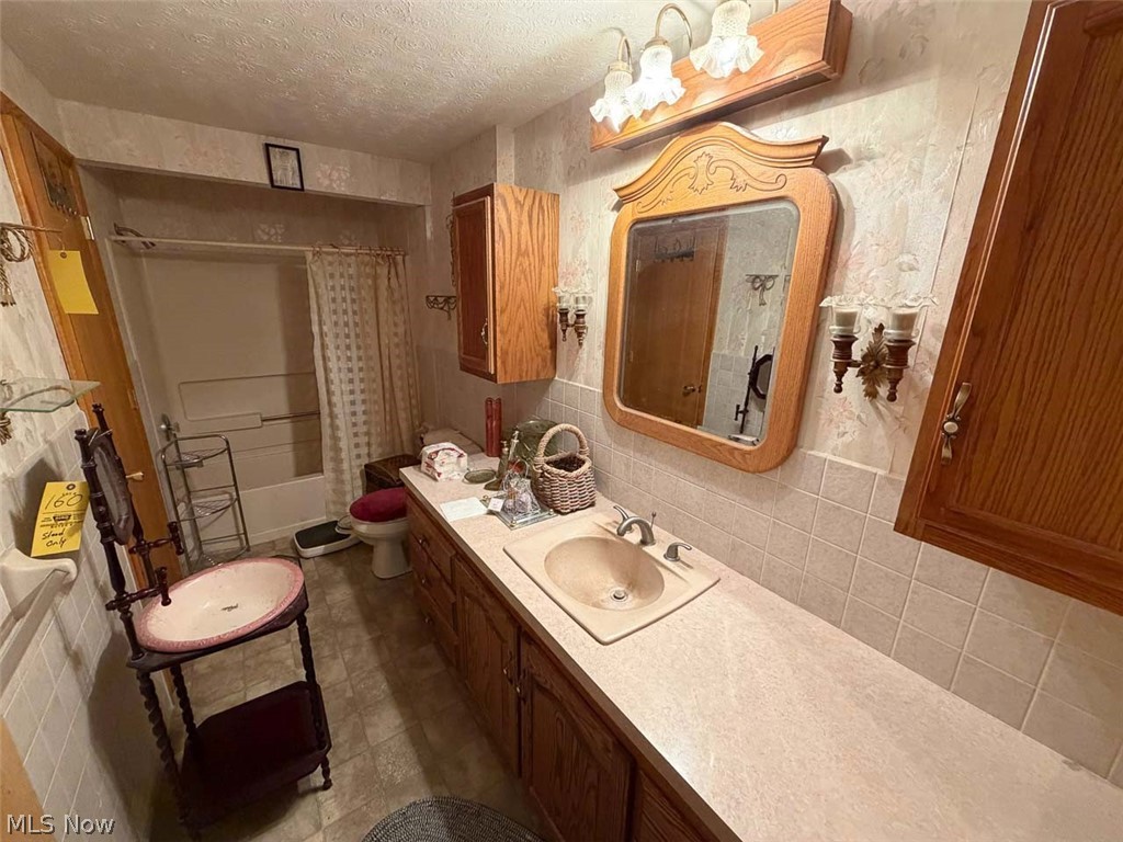 239 Fairview Street Louisville OH 44641
