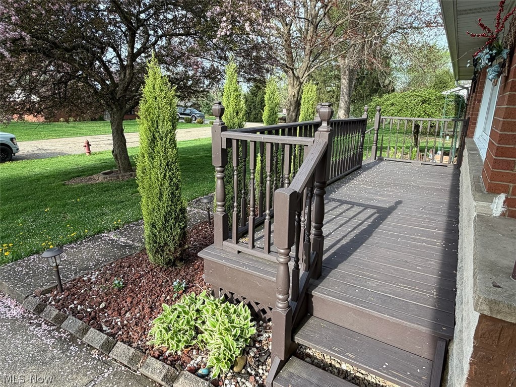 239 Fairview Street Louisville OH 44641