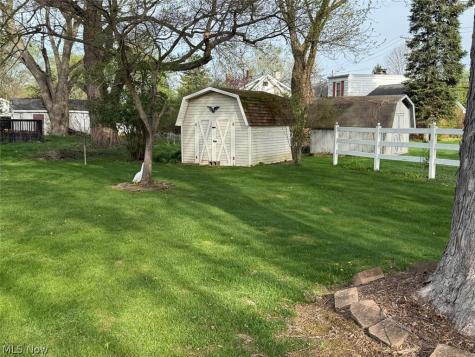 239 Fairview Street Louisville OH 44641