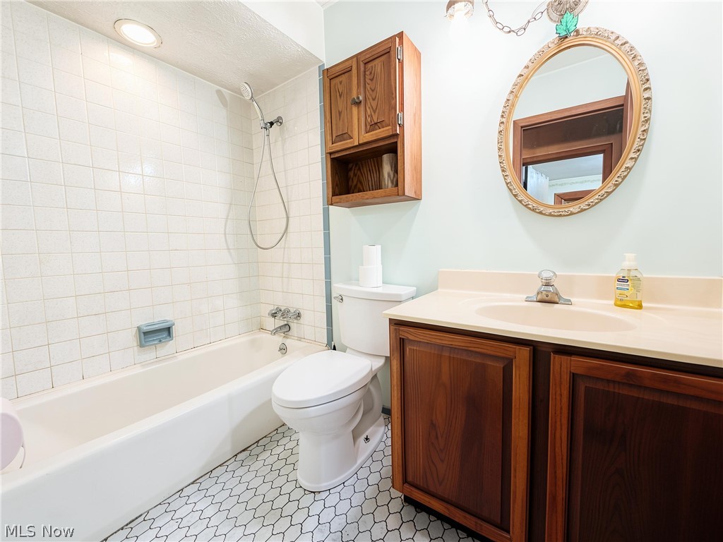 7130 Leroy Thompson Road Thompson OH 44086