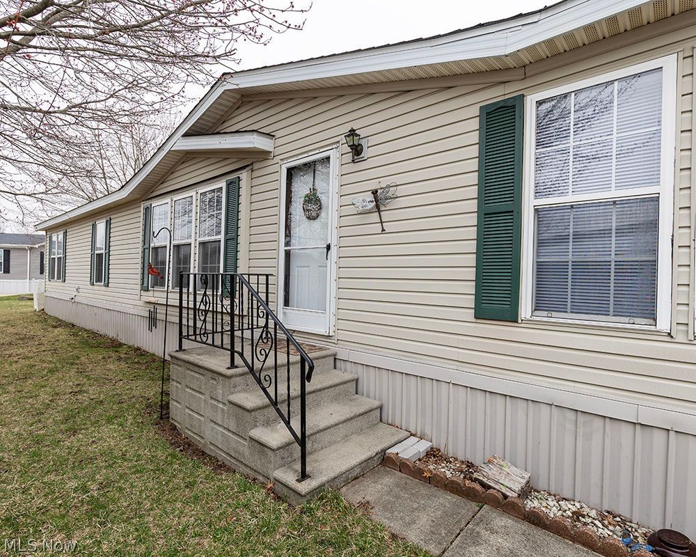 156 Ashwood Drive Elyria OH 44035