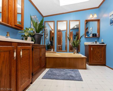 156 Ashwood Drive Elyria OH 44035