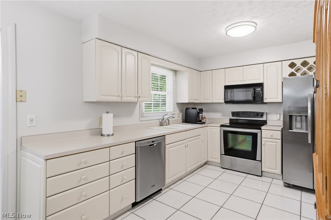 7003 White Oak Drive Hubbard OH 44425