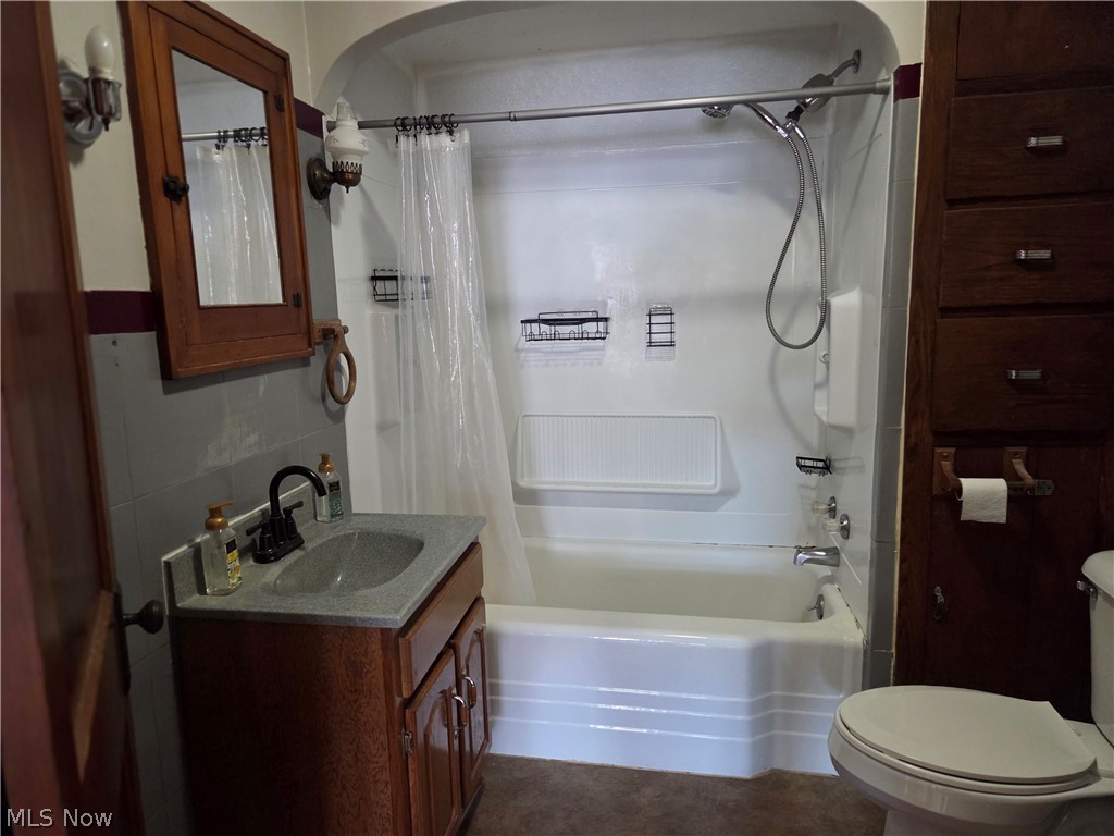 1512 Adams Street Coshocton OH 43812