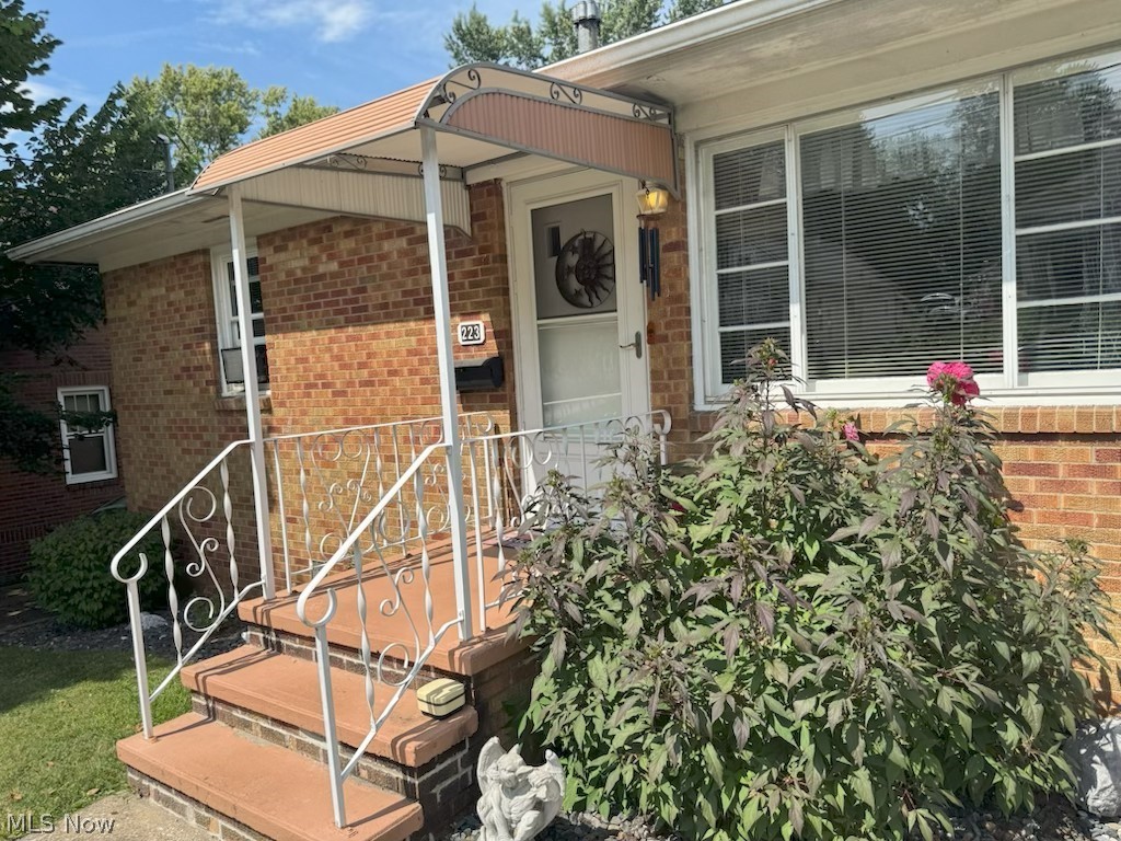 223 E Cassell Avenue Barberton OH 44203