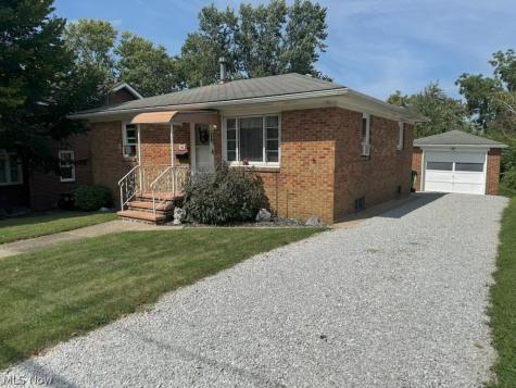 223 E Cassell Avenue Barberton OH 44203
