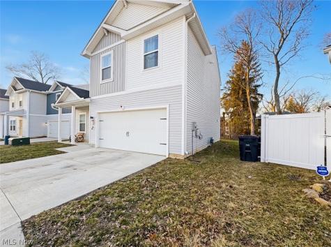 524 Auld Farm Circle Akron OH 44320