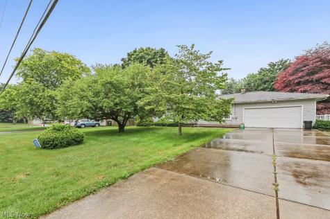 5260 Huckleberry Street NW North Canton OH 44720