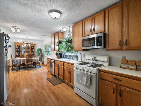 6377 W 54th Street Parma OH 44129