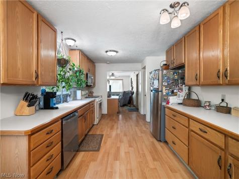 6377 W 54th Street Parma OH 44129