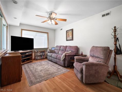 6377 W 54th Street Parma OH 44129