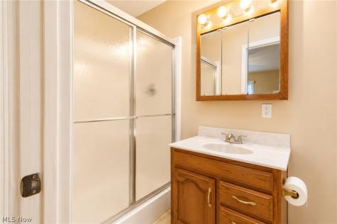 38158 Strumbly Place Willoughby OH 44094
