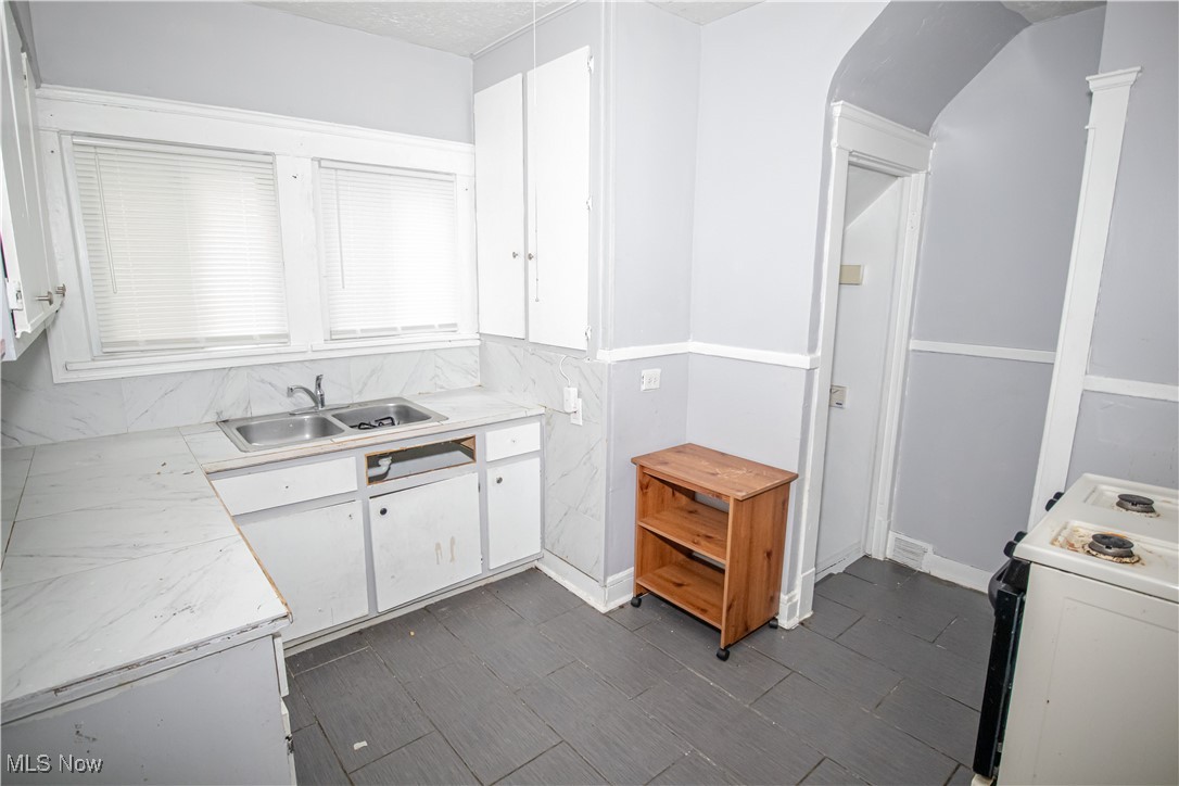 13605 Garden Road East Cleveland OH 44112