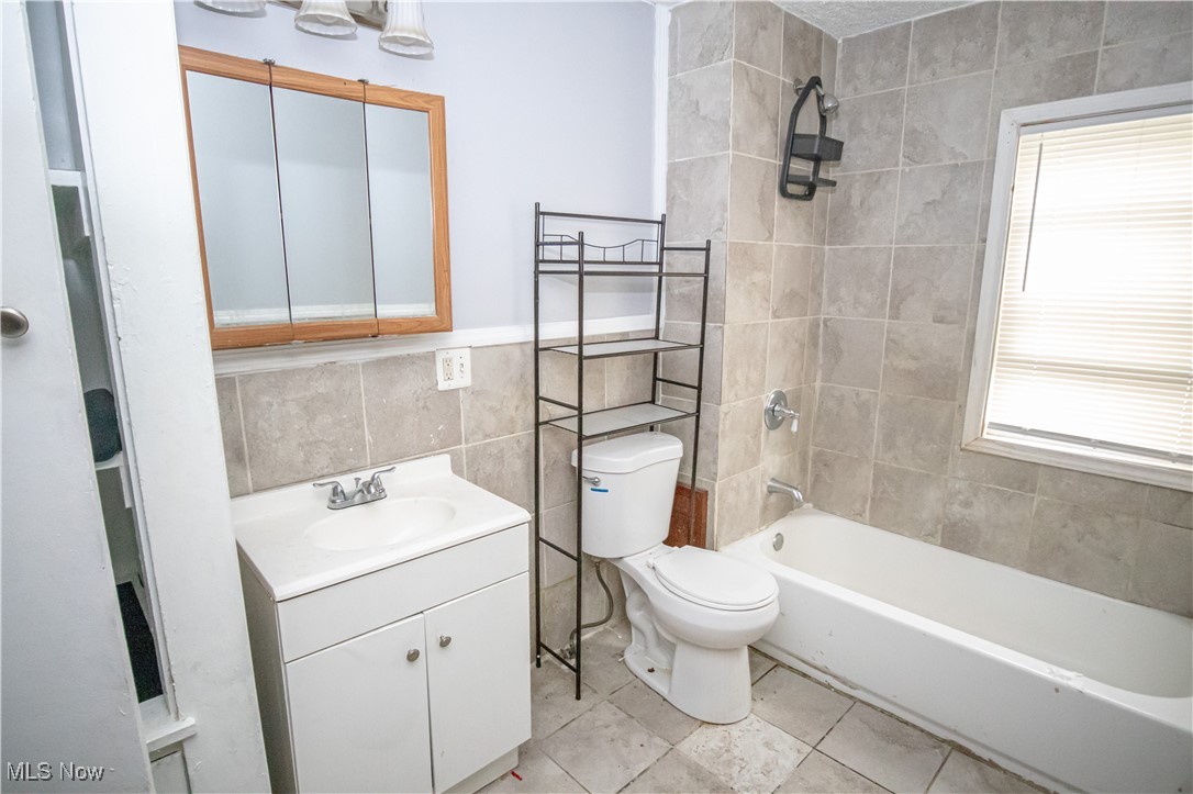 13605 Garden Road East Cleveland OH 44112