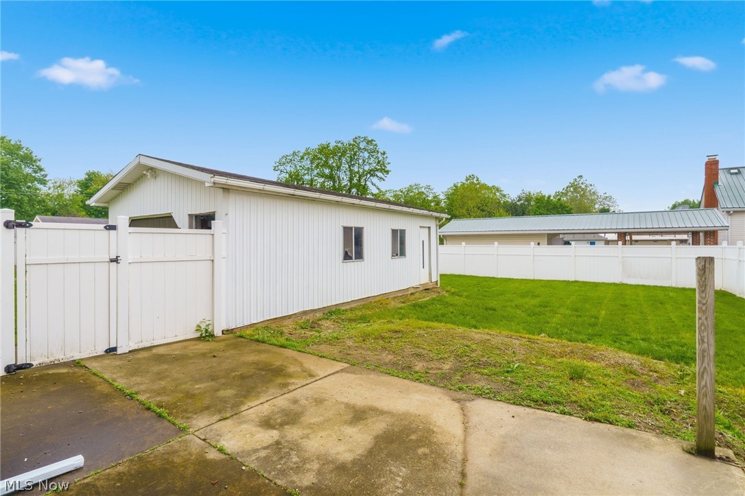 324 E Line Street Minerva OH 44657