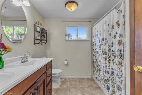 5290 Wellesley Avenue North Olmsted OH 44070