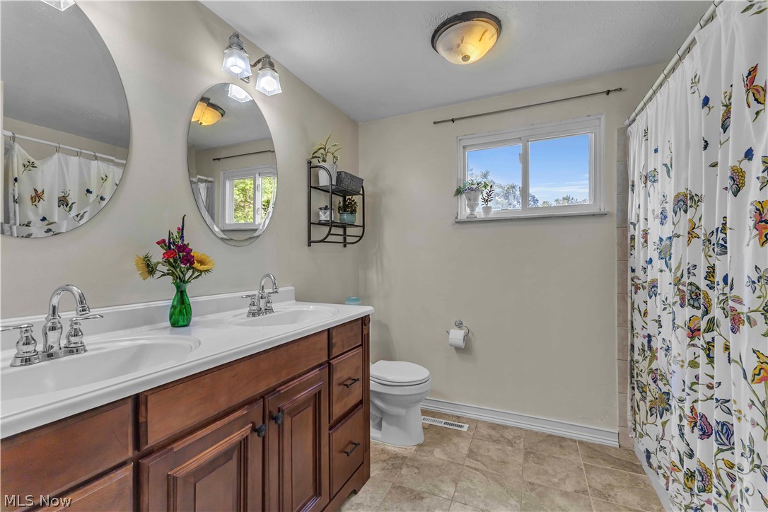 5290 Wellesley Avenue North Olmsted OH 44070