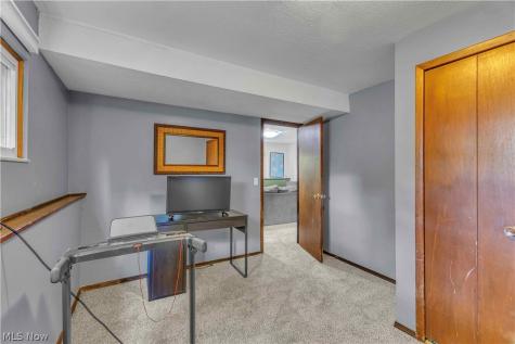 5290 Wellesley Avenue North Olmsted OH 44070