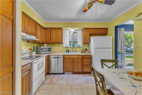 5290 Wellesley Avenue North Olmsted OH 44070