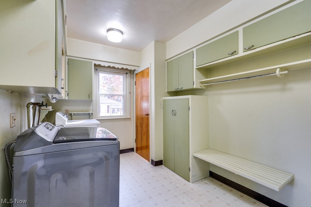 907 E Broadway Street Cuyahoga Falls OH 44221