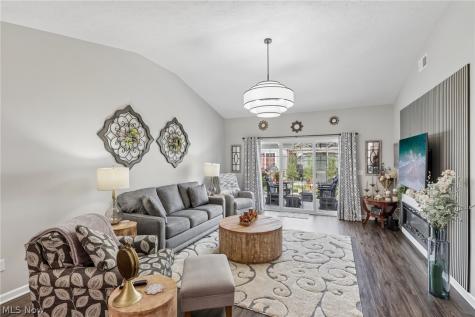 112 Acorn Lane Elyria OH 44035