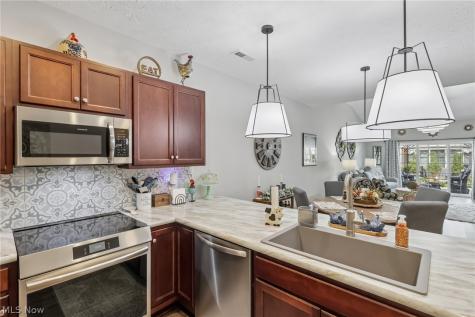 112 Acorn Lane Elyria OH 44035