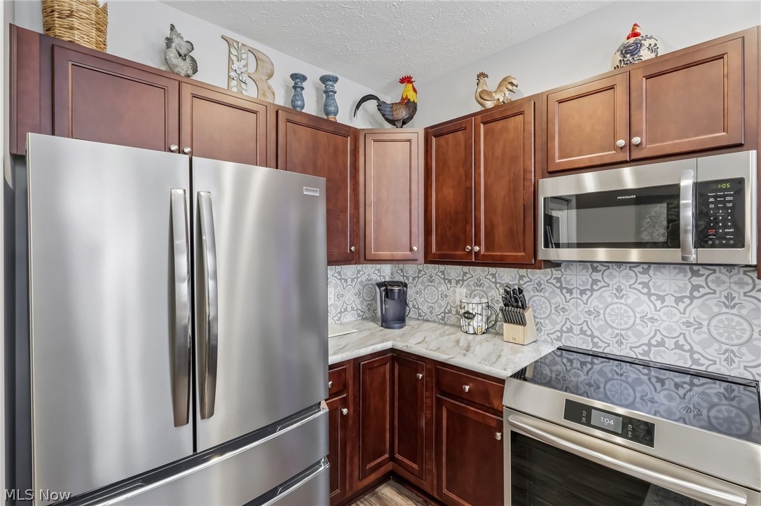 112 Acorn Lane Elyria OH 44035