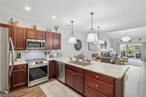 112 Acorn Lane Elyria OH 44035