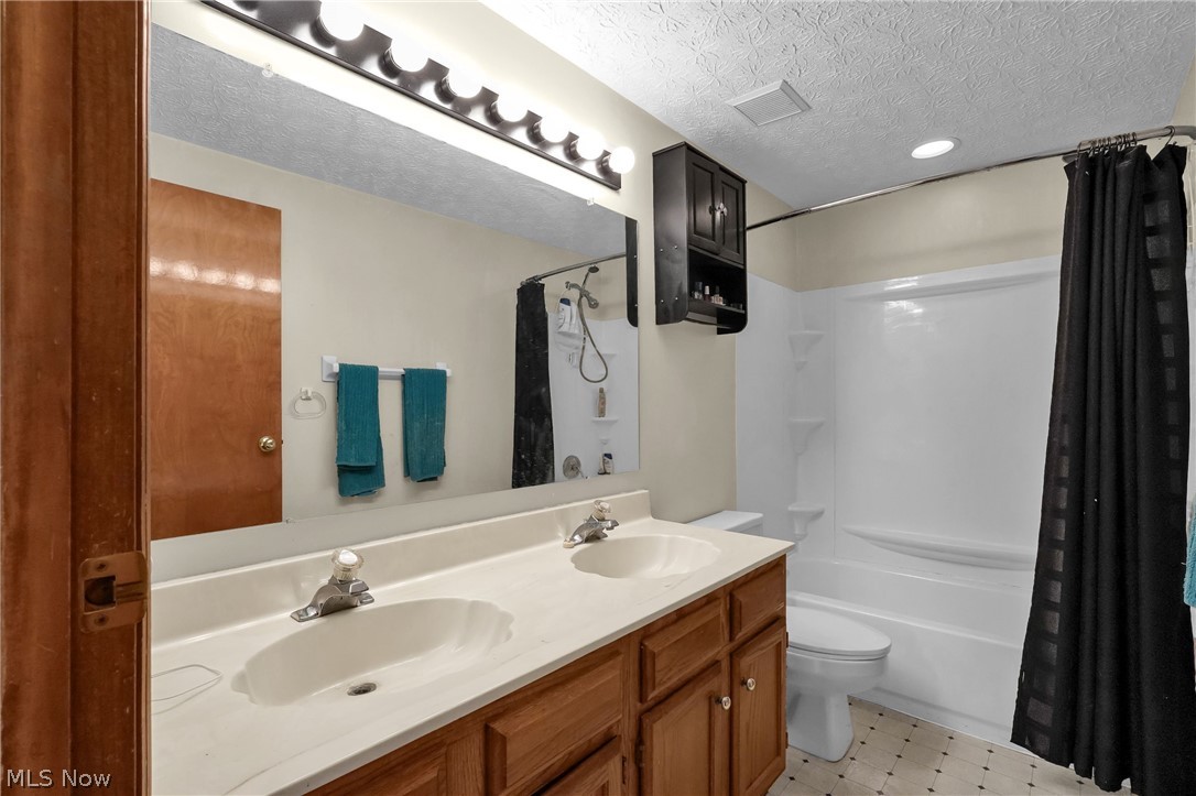 527 Warwick Lane Pickerington OH 43147