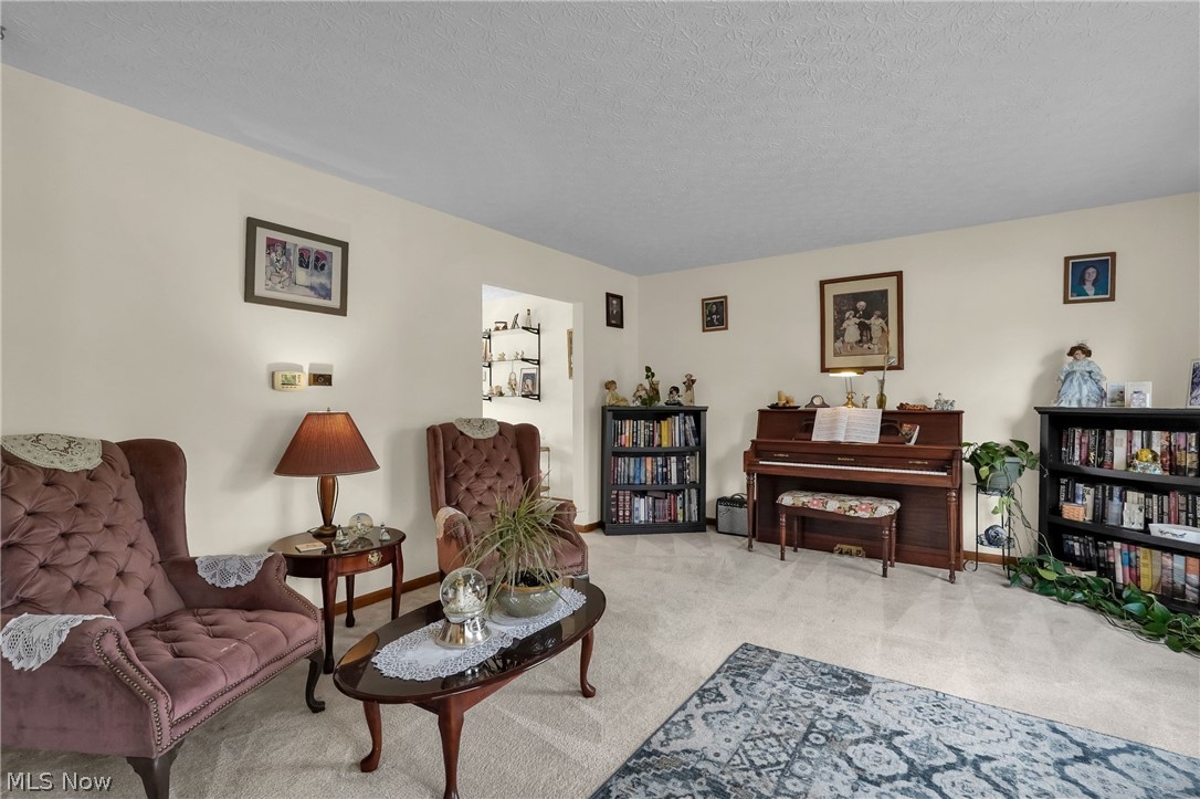 527 Warwick Lane Pickerington OH 43147