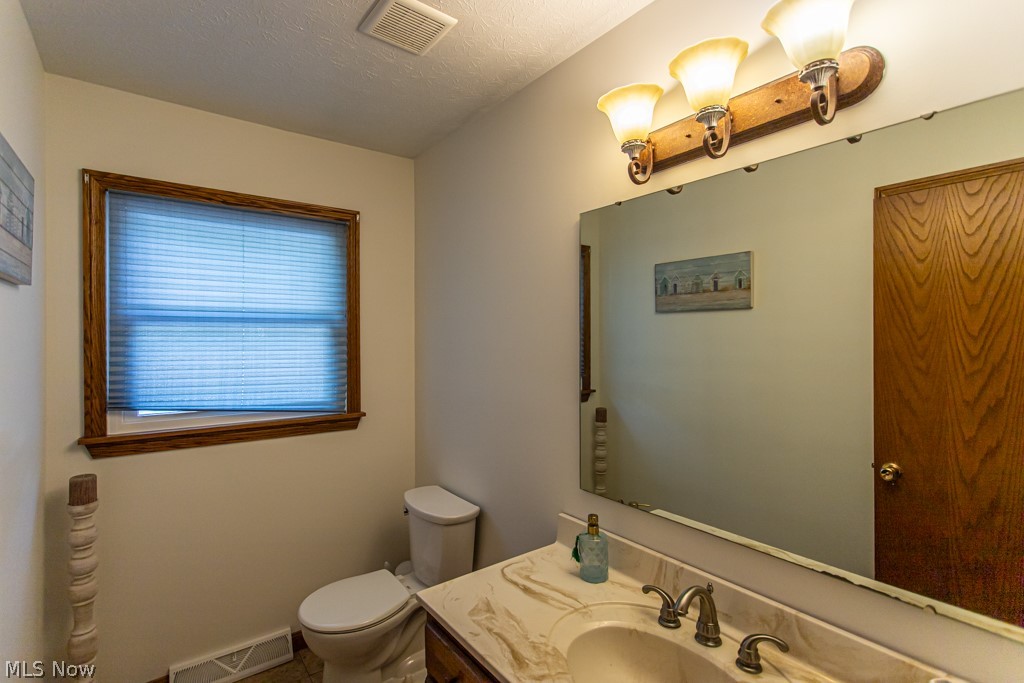 220 Fox Run Cortland OH 44410
