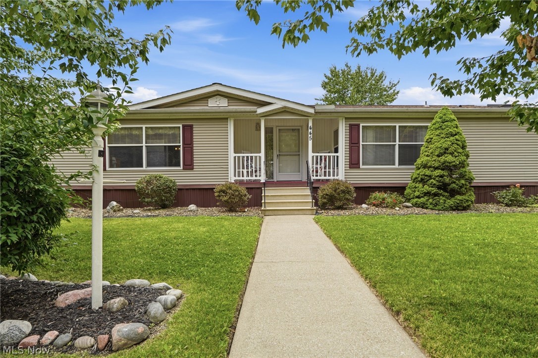 445 Pin Oak Circle Elyria OH 44035