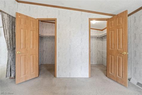 445 Pin Oak Circle Elyria OH 44035