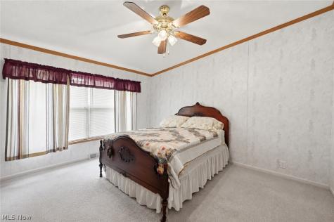 445 Pin Oak Circle Elyria OH 44035