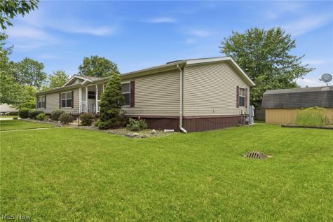 445 Pin Oak Circle Elyria OH 44035