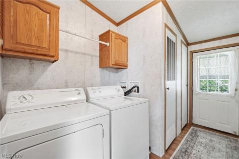445 Pin Oak Circle Elyria OH 44035