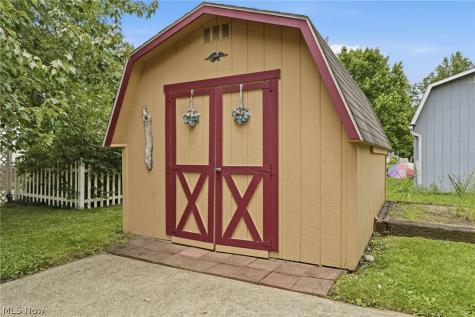445 Pin Oak Circle Elyria OH 44035