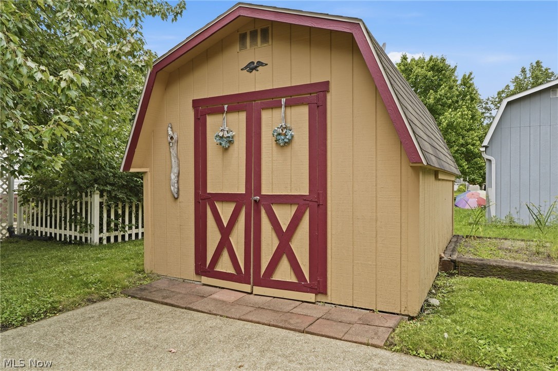 445 Pin Oak Circle Elyria OH 44035